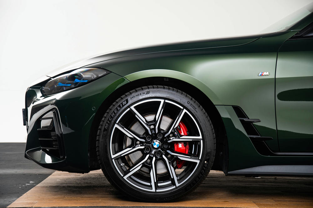 M Sportremsysteem (rode remklauwen)