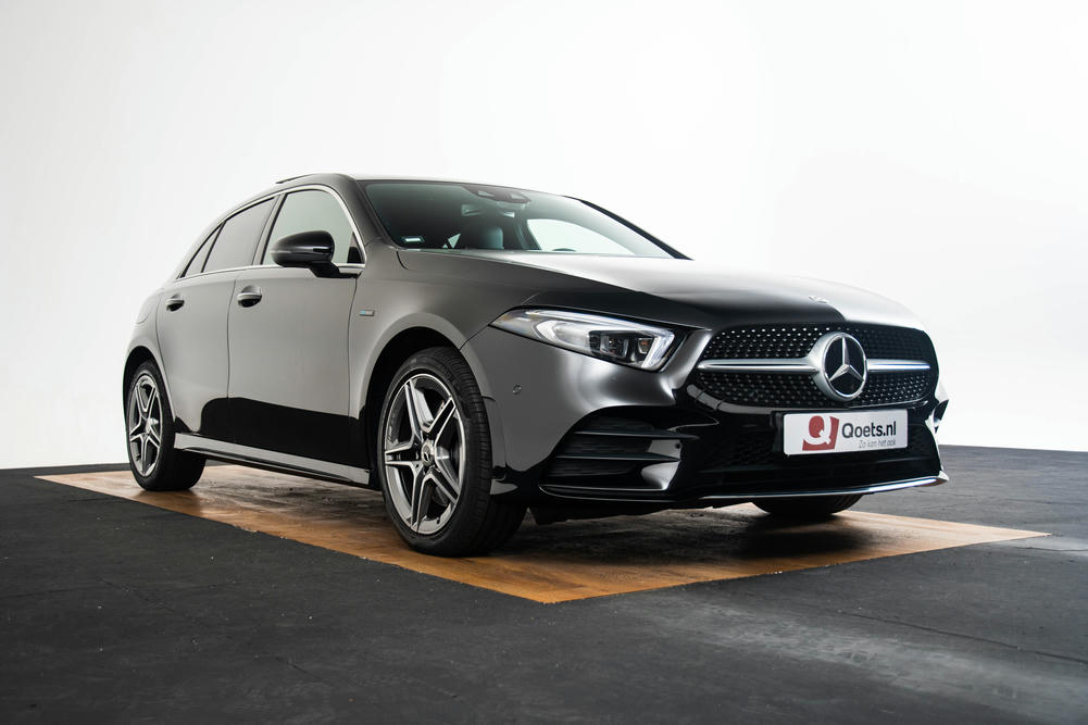 Mercedes-Benz A250 e Kosmoszwart