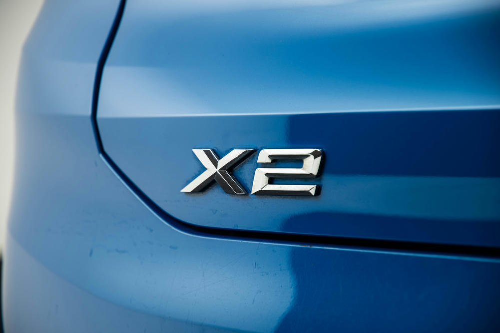 BMW X2 sDrive20i Arctic Misano Blue