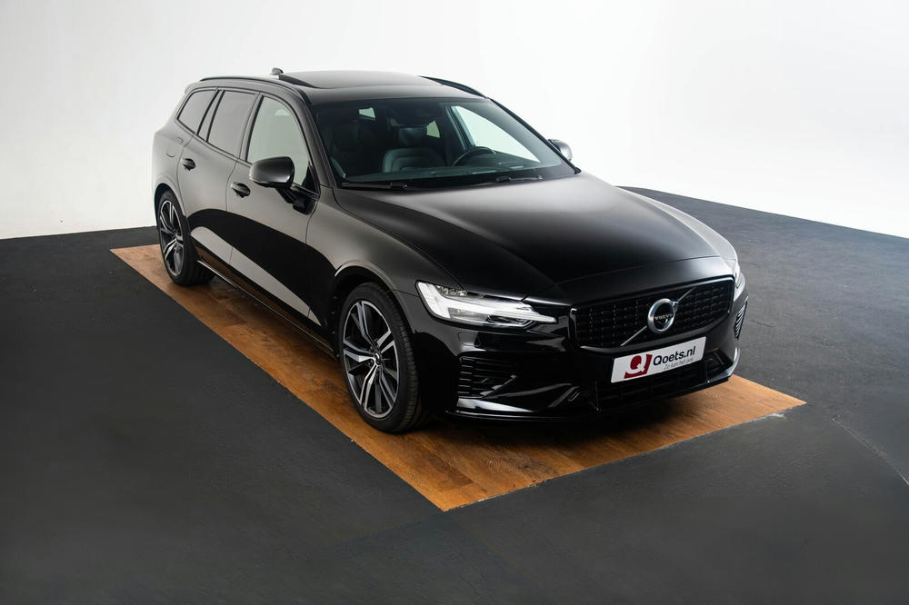 Volvo V60 in Black Stone Solid
