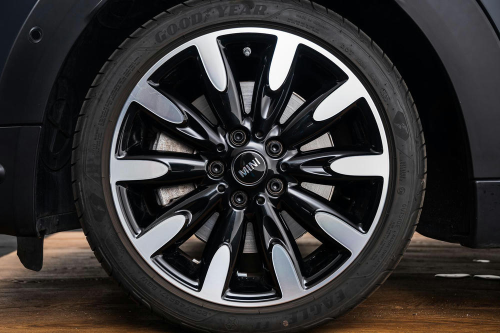 17 inch roulette spoke two tone