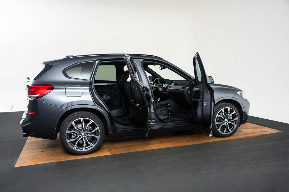 BMW X1 zijkant