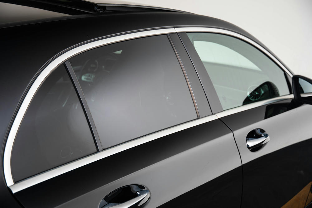 Mercedes-Benz A250 e Kosmoszwart