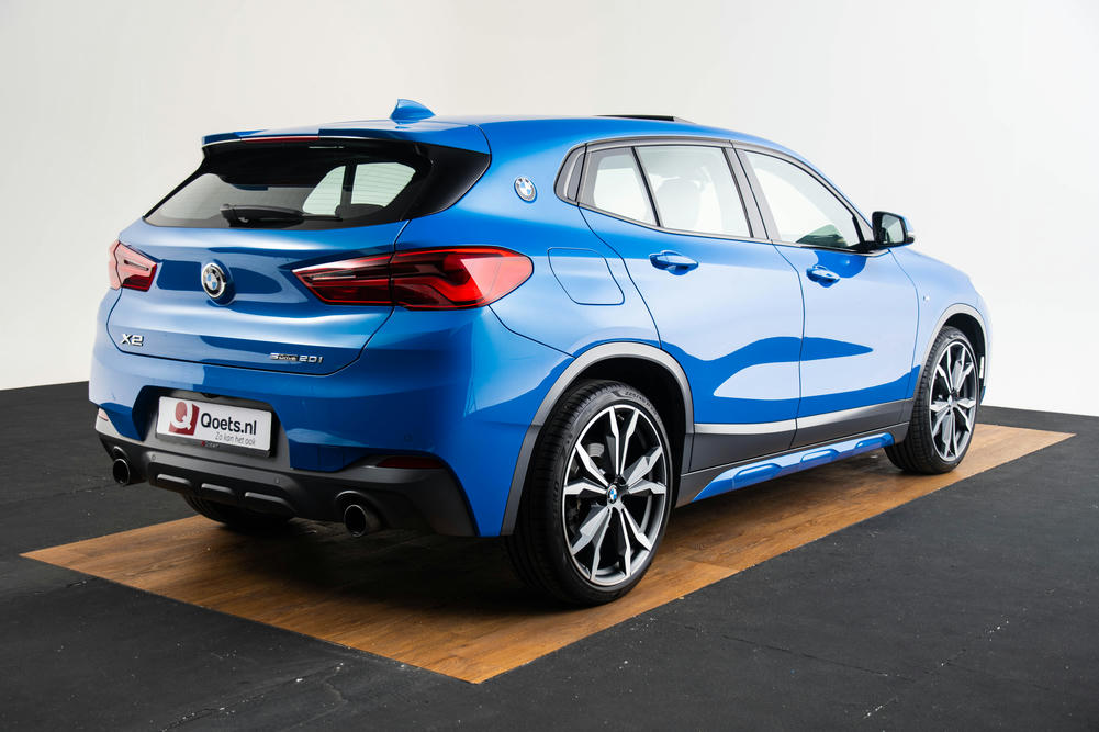 BMW X2 sDrive20i Arctic Misano Blue