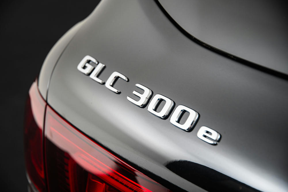 Mercedes-Benz GLC 300 e 4MATIC Obsidiaanzwart