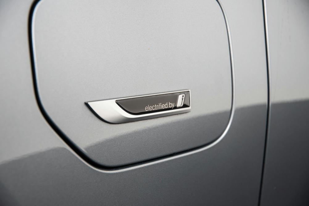 BMW 330e Touring Skyscraper Grau