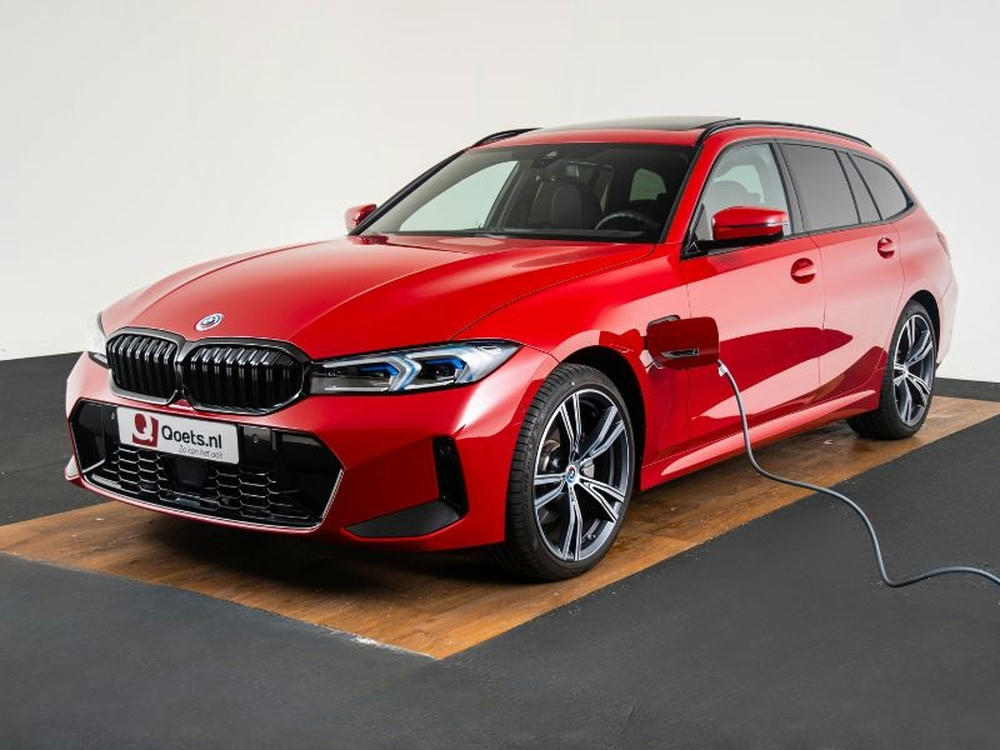 330e linksvoor LCI rood