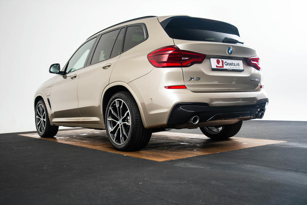 BMW X3 xDrive30e Sunstone Metallic