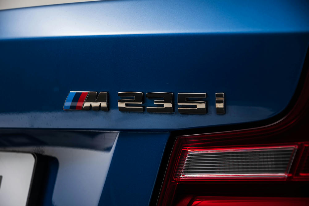 BMW M235i Cabrio Estoril Blau