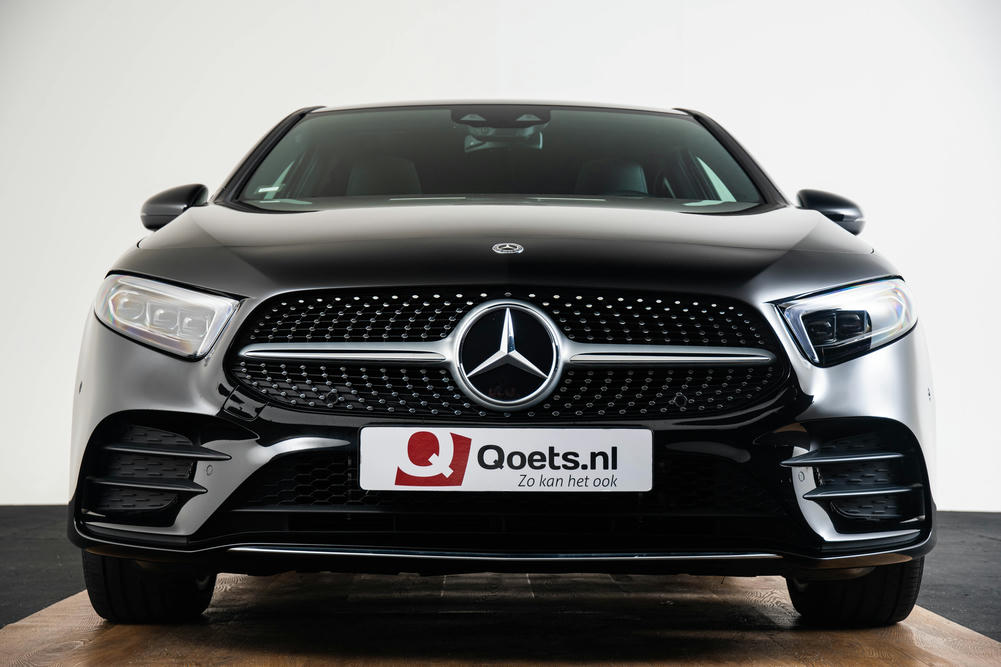 Mercedes-Benz A250 e Kosmoszwart