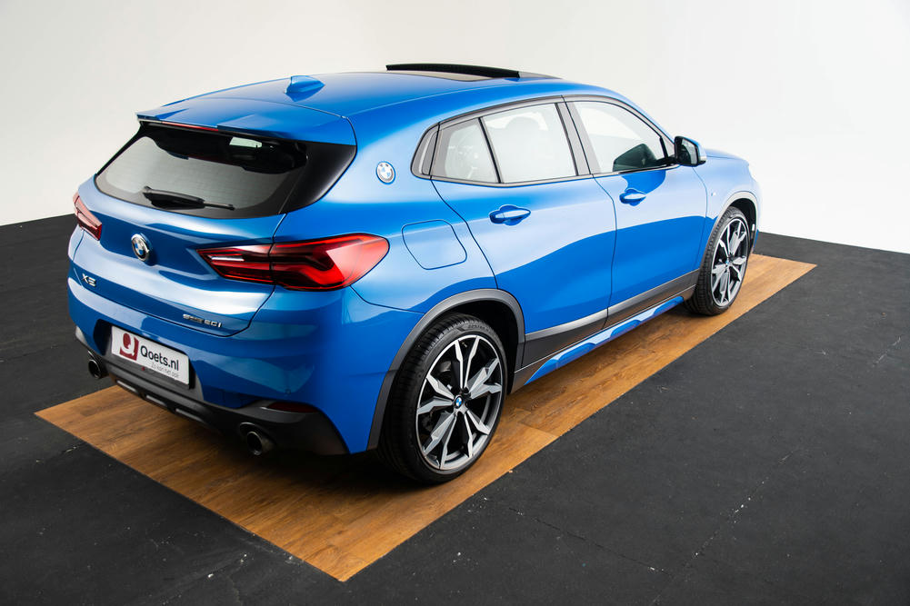 BMW X2 sDrive20i Arctic Misano Blue