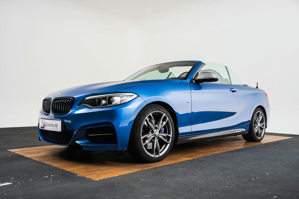 BMW M235i Cabrio Estoril Blau