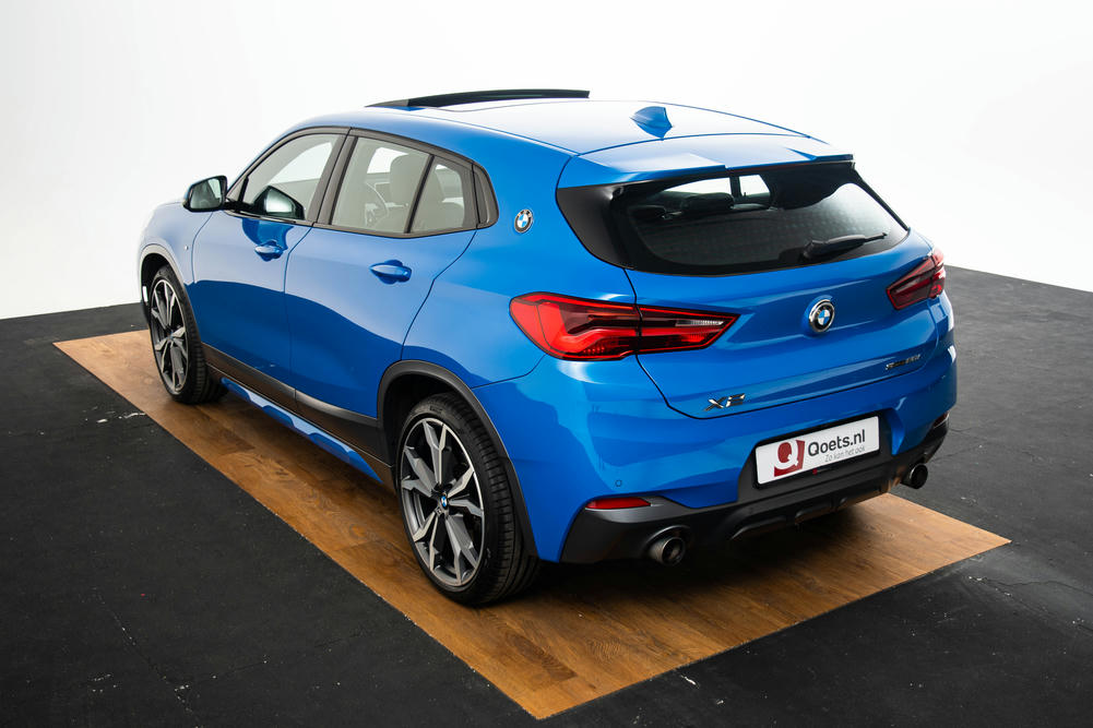 BMW X2 sDrive20i Arctic Misano Blue