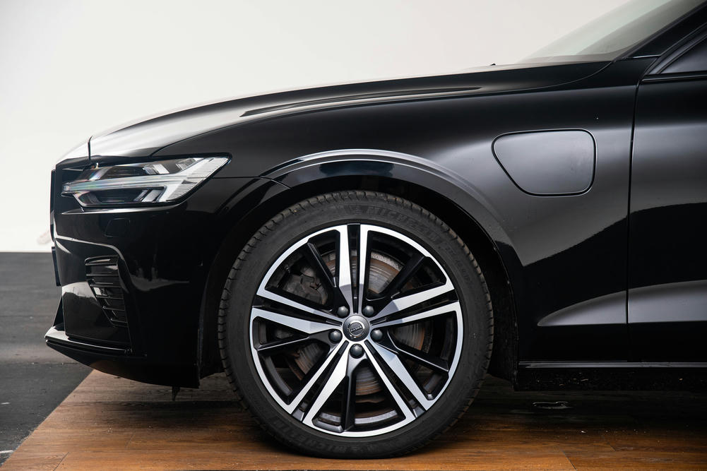 20" 5-Triple Spaaks Matt Black / Diamond Cut velgen met 245/35 R20 banden