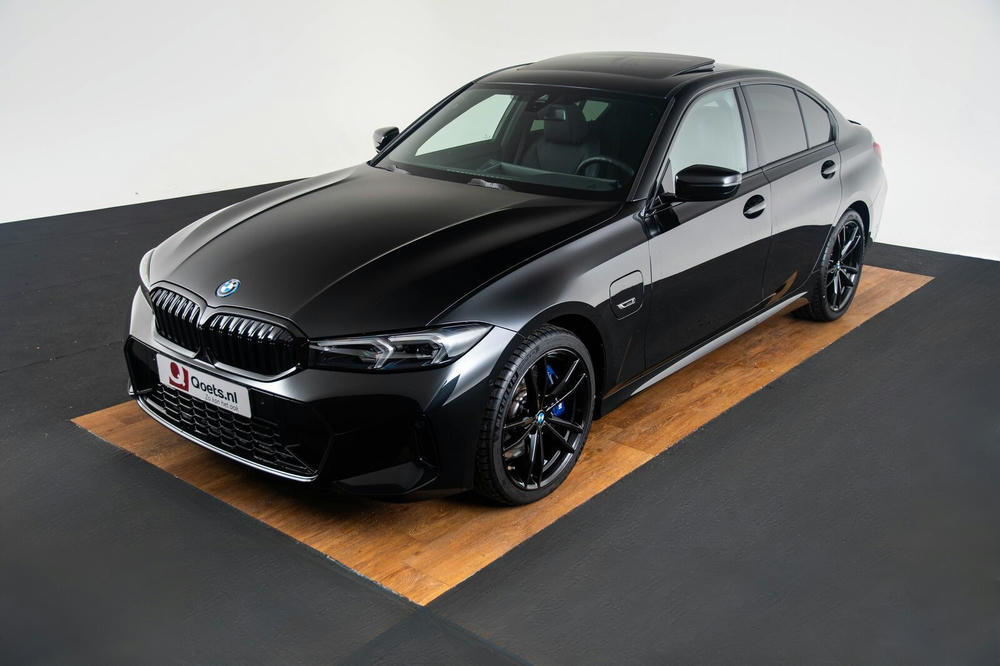 BMW 3-serie in zwarte lak