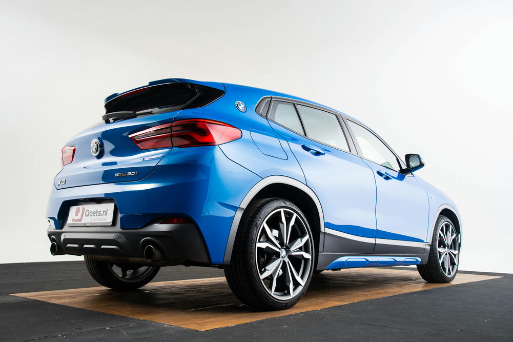 BMW X2 sDrive20i Arctic Misano Blue