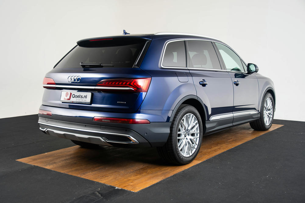 Audi Q7 in Navarrablauw metallic lak