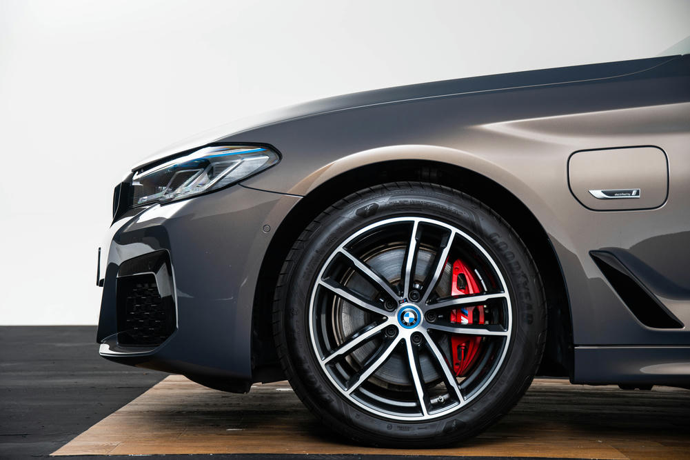 BMW 530e Touring Alvit Grau