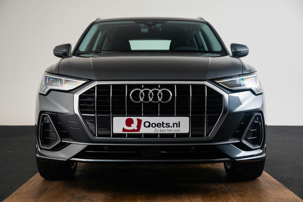 Audi Q3 grille