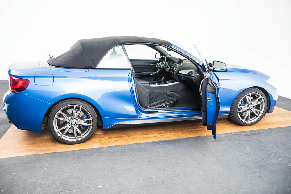 BMW M235i Cabrio Estoril Blau