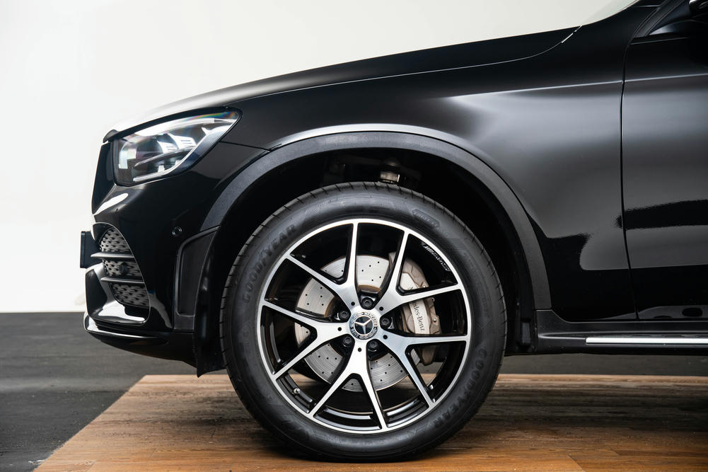 Mercedes-Benz GLC 300 e 4MATIC Obsidiaanzwart