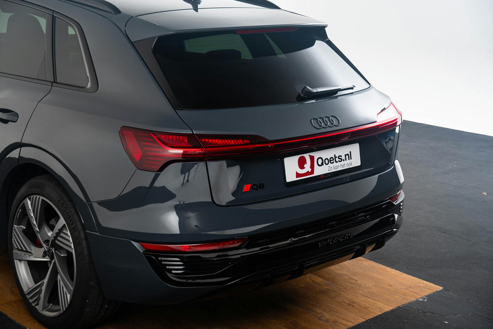 Audi Q8 e-tron Magneetgrijs