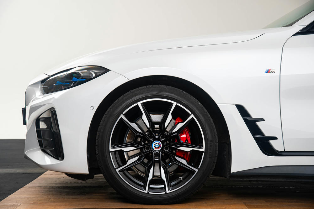 M Sportremsysteem (rode remklauwen)