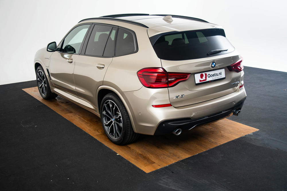 BMW X3 xDrive30e Sunstone Metallic