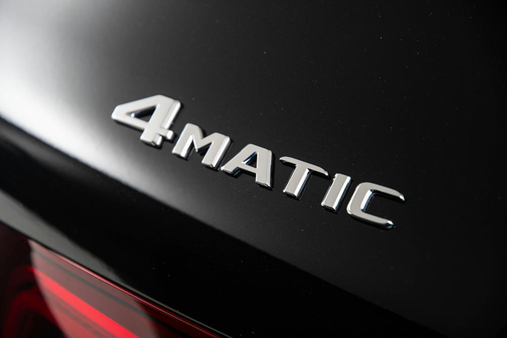 Mercedes-Benz GLC 300 e 4MATIC Obsidiaanzwart