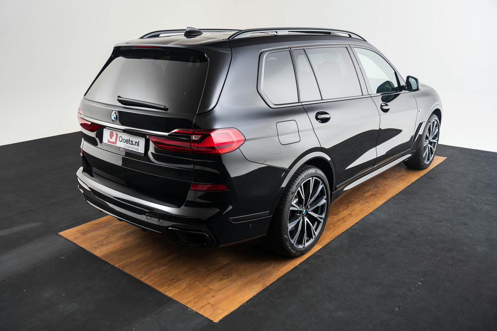 BMW X7 zijkant