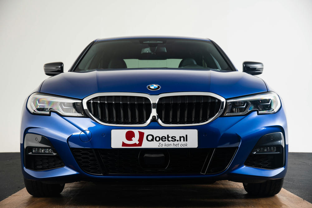 BMW 330i Sedan Portimao Blau