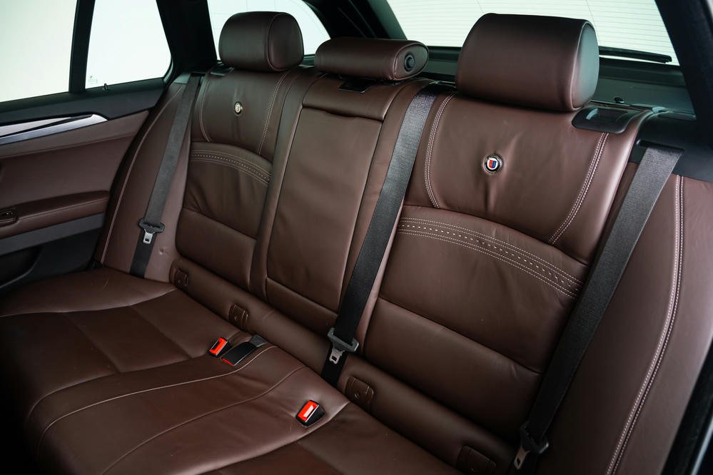 Alpina - D5 BiTurbo Touring Exklusivleder 'Nappa' MokkaSchwarz (3).jpg