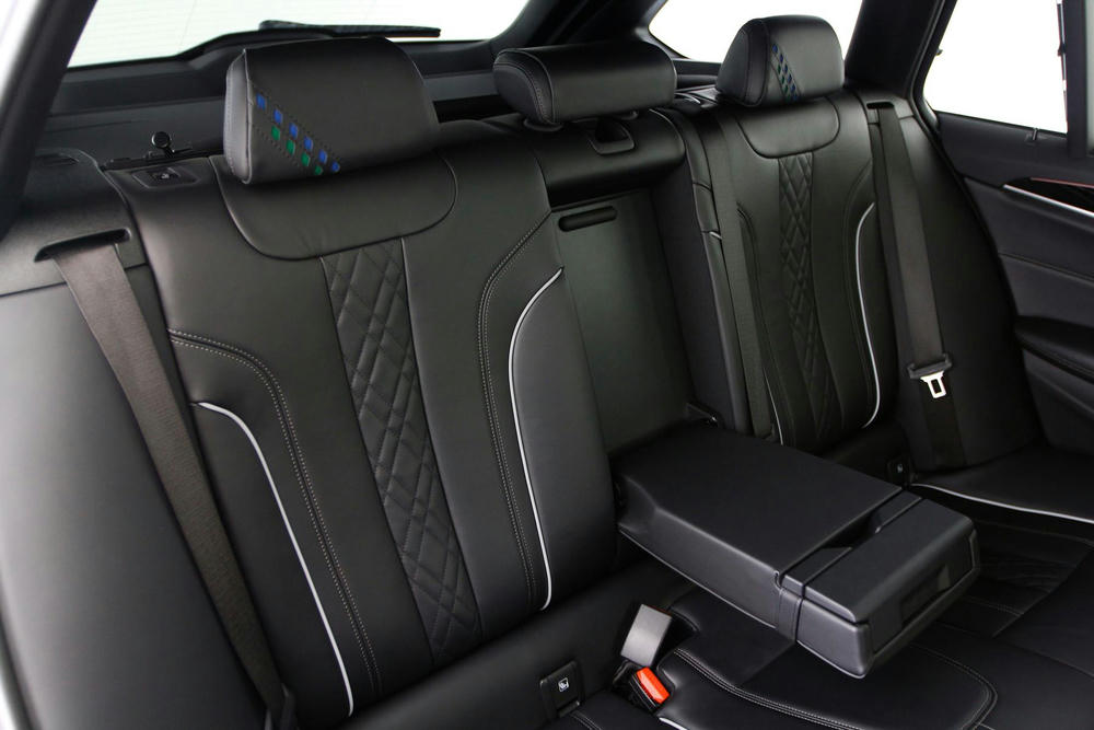 Alpina B5 Touring - Alpina hoofdsteun logo