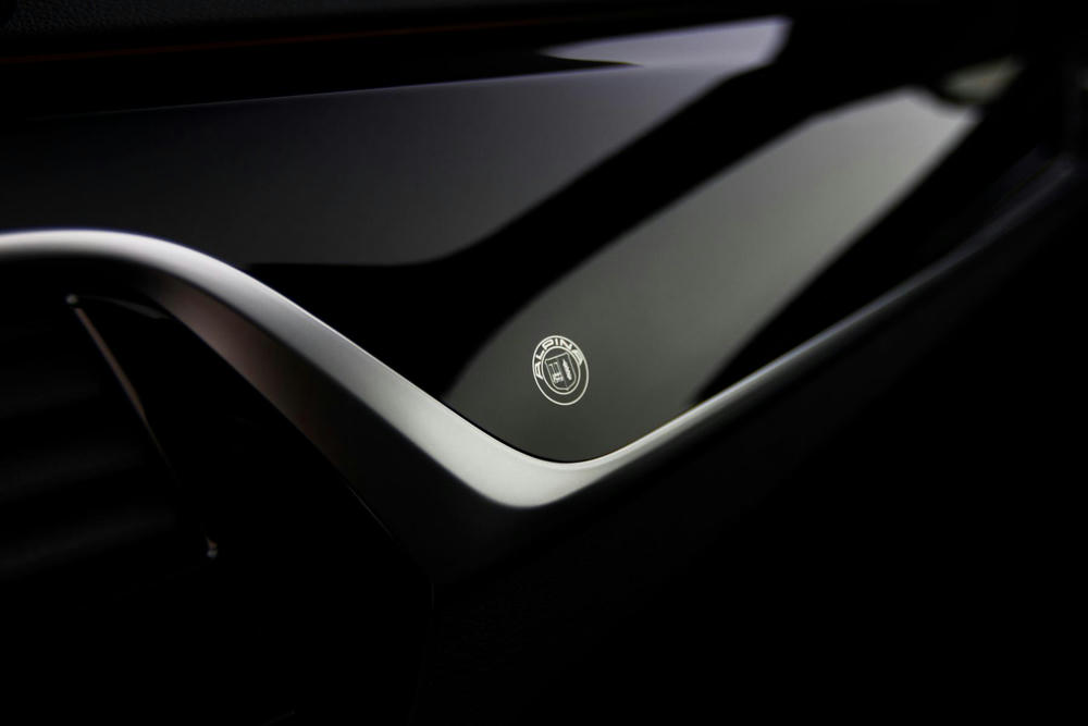 Alpina B5 Touring - Alpina logo in interieurlijsten