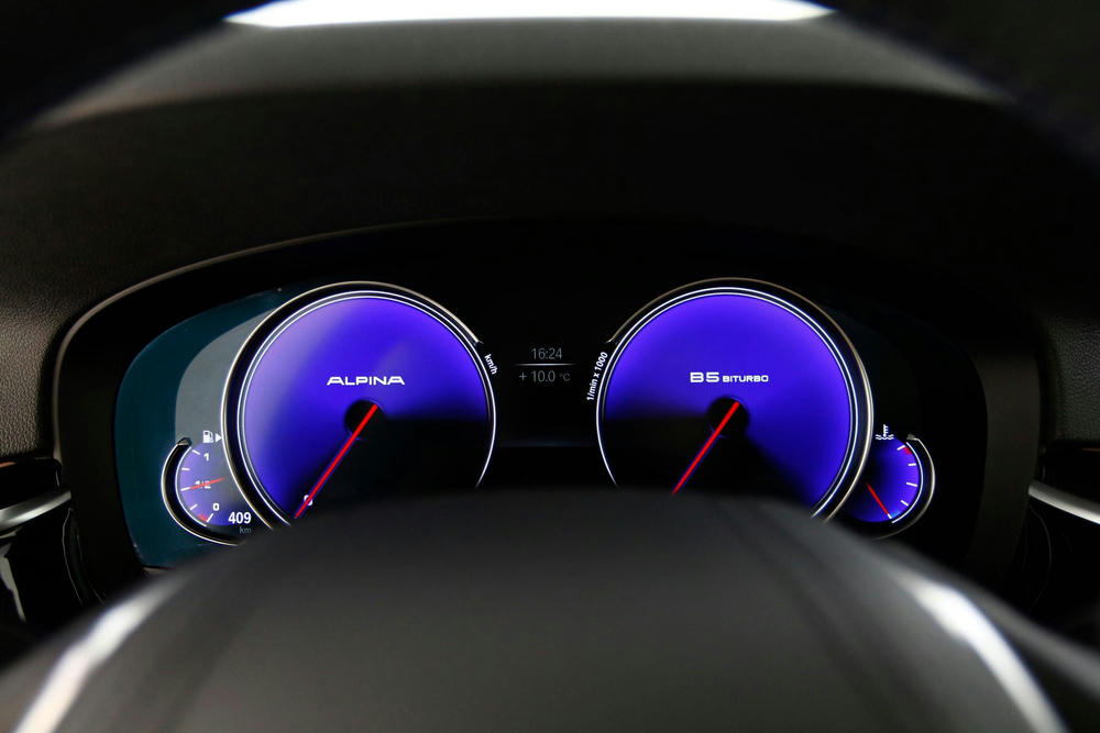 Alpina B5 Touring - Digitale tellers in Alpina stijl