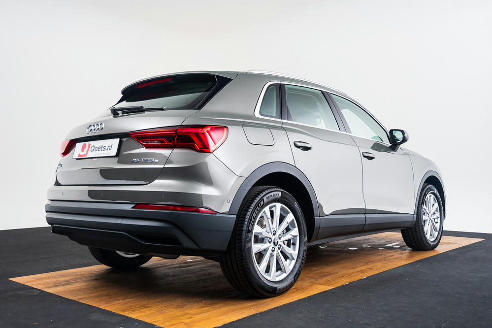 Audi - Q3 TFSI e Chronosgrijs (14).jpg