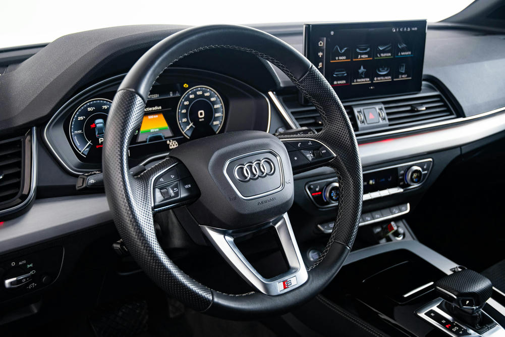 Audi - Q5 55 TFSI e quattro - 2075577 - Interieur (12)