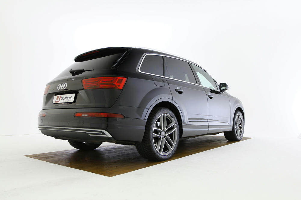 Audi - Q7 3.0 TDI quattro e-tron - D002440  Teaser  Exterieur (19).JPG