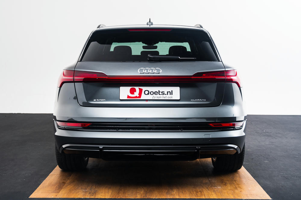 Audi - e-tron 55 quattro -Daytonagrijs (1).jpg