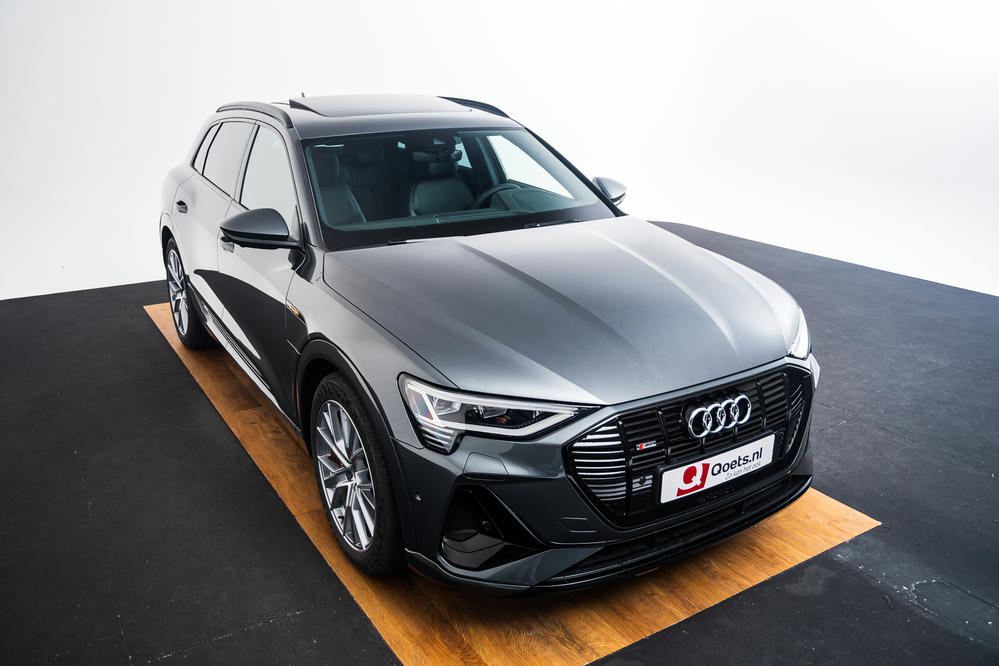 Audi - e-tron 55 quattro -Daytonagrijs (10).jpg