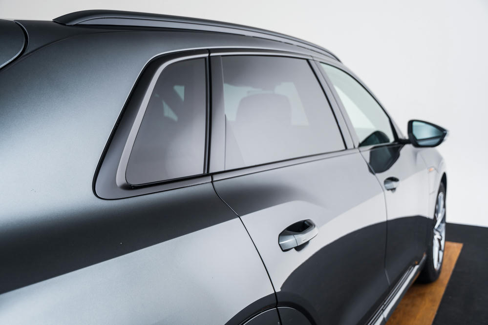 Audi - e-tron 55 quattro -Daytonagrijs (12).jpg