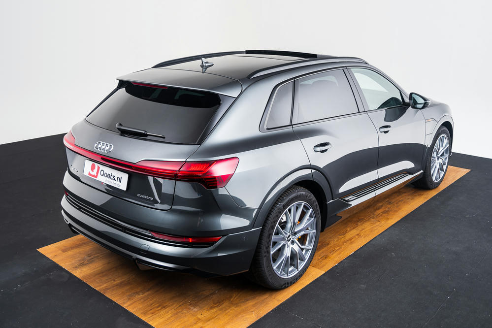 Audi - e-tron 55 quattro -Daytonagrijs (14).jpg