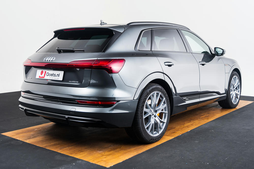 Audi - e-tron 55 quattro -Daytonagrijs (15).jpg