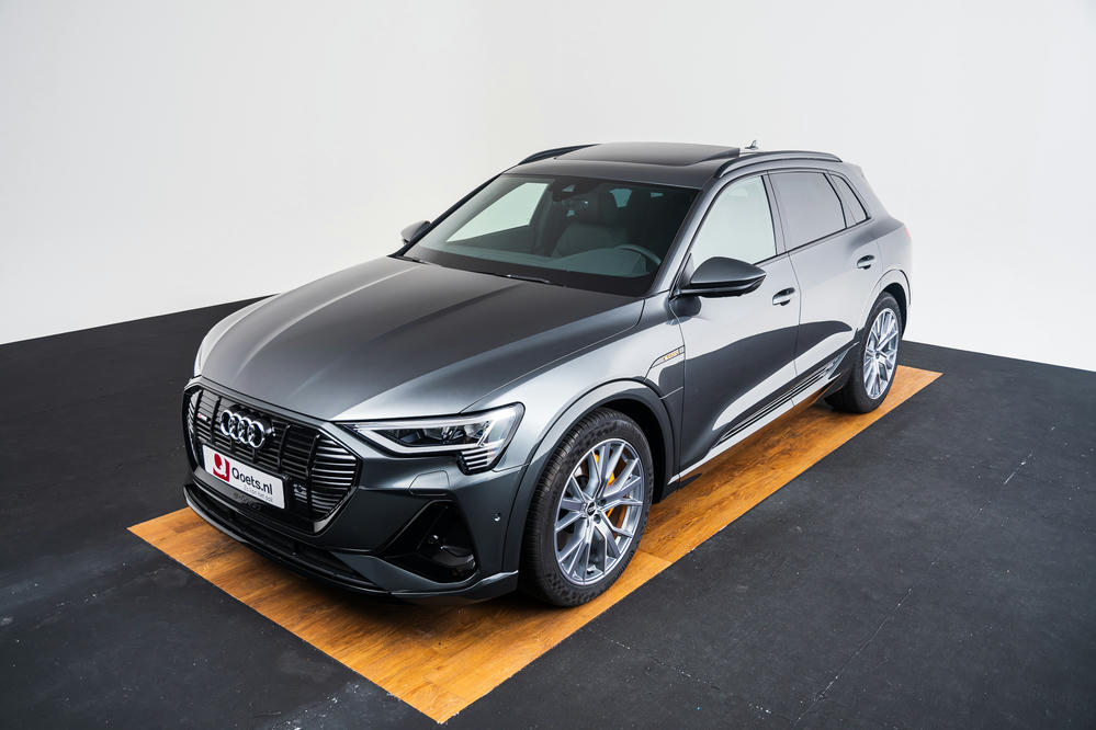 Audi - e-tron 55 quattro -Daytonagrijs (19).jpg