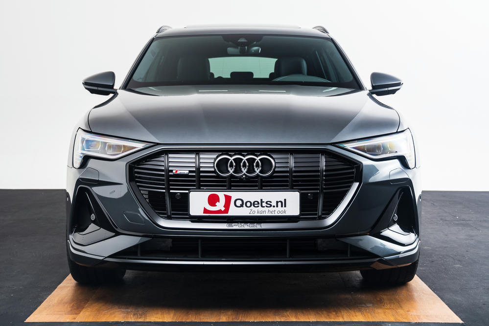 Audi - e-tron 55 quattro -Daytonagrijs (3).jpg
