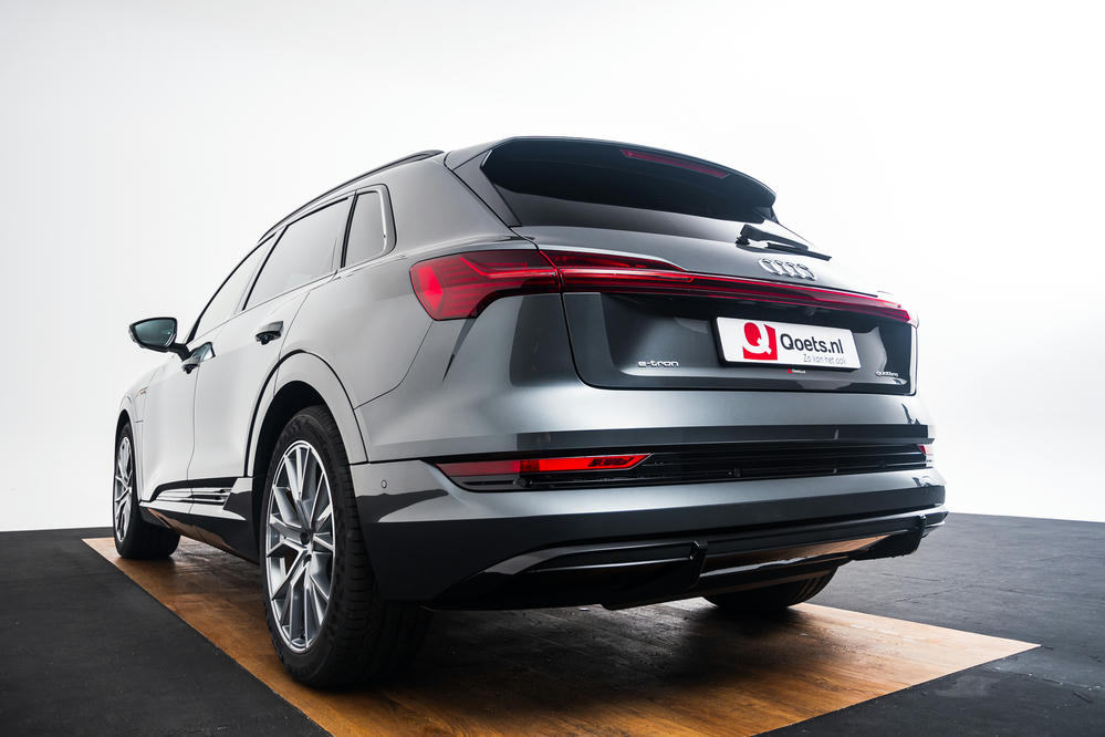Audi - e-tron 55 quattro -Daytonagrijs (5).jpg