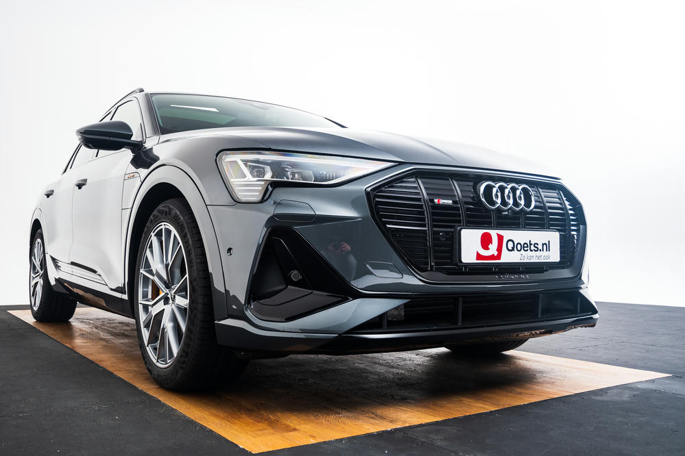 Audi - e-tron 55 quattro -Daytonagrijs (9).jpg