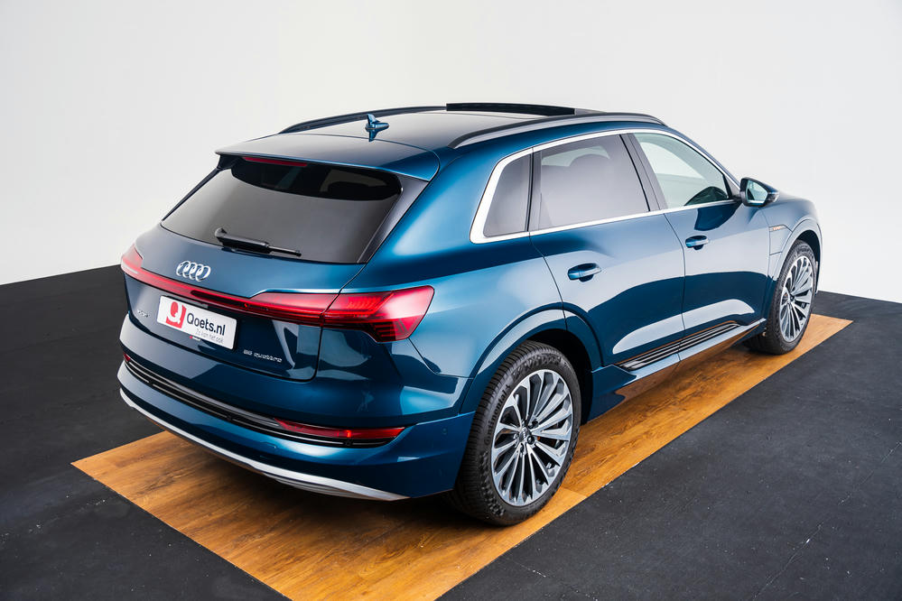 Audi - e-tron 55 quattro - B001059 - Teaser - Exterieur (2).jpg