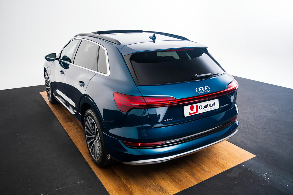 Audi - e-tron 55 quattro - B001059 - Teaser - Exterieur (3).jpg