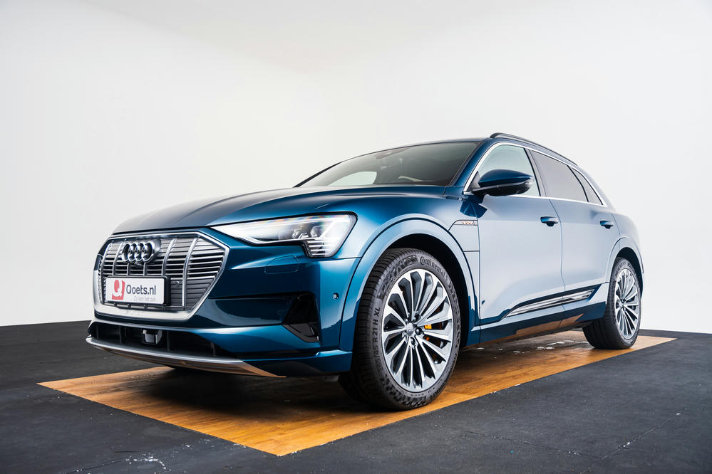 Audi - e-tron 55 quattro - B001059 - Teaser - Exterieur (31).jpg